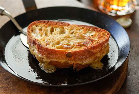 welsh-rarebit-grilled-cheese-recipe-leites-culinaria image