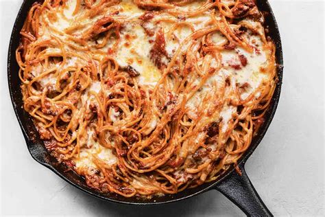cheesy-baked-spaghetti-recipe-leites-culinaria image