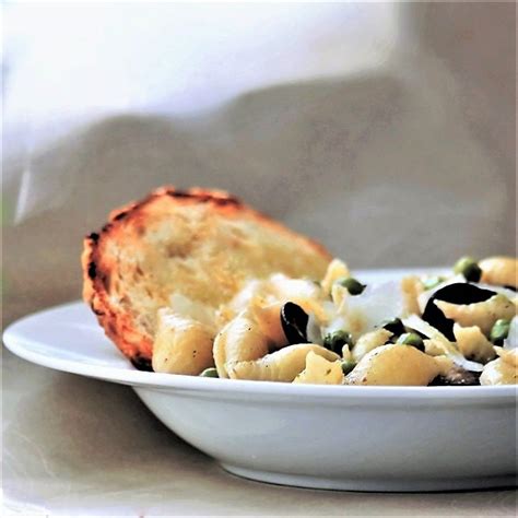 shells-with-young-peas-and-mushrooms-conchiglie image