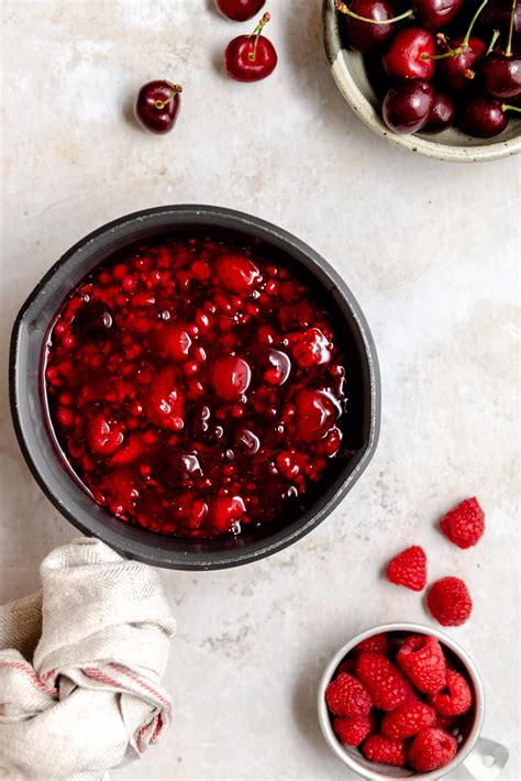 rote-grtze-frozen-berry-compote-red-currant-bakery image