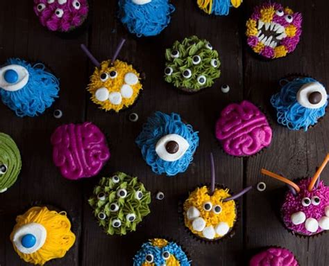monster-cupcakes-video-tutorial-i-am-baker image