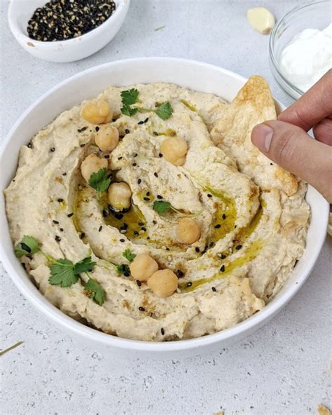 the-best-healthy-hummus-with-greek-yogurt-no-oil image