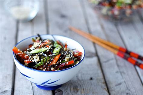 brown-rice-arame-seaweed-salad-eat-to-beat image