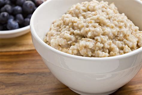 low-calorie-steel-cut-oats-recipe-the-spruce-eats image