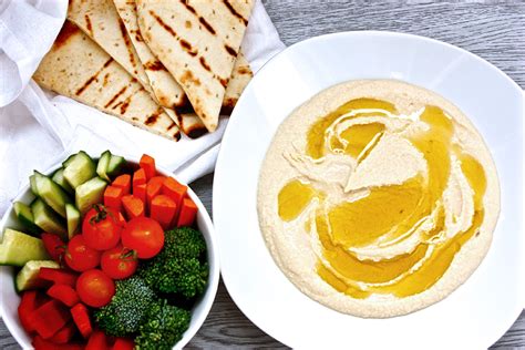 10-ways-to-eat-hummus-that-will-make-you-love-it-even image