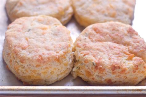 cheddar-thyme-biscuit-cooking-maniac image