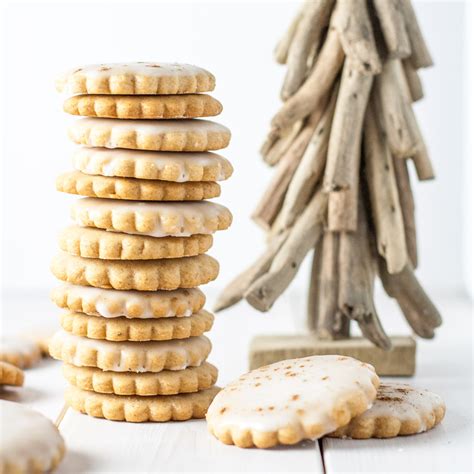 polish-gingerbread-cookies-pierniczki-tradycyjne image