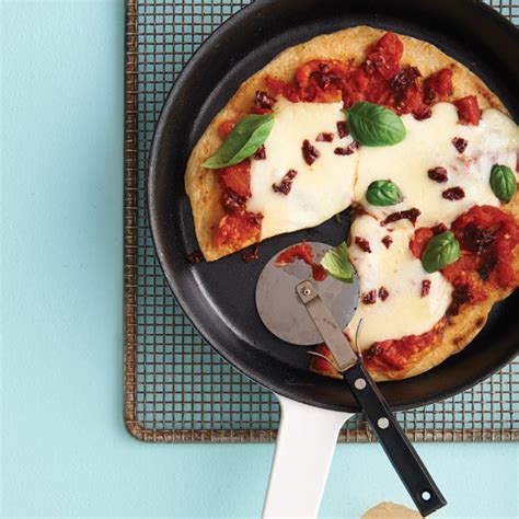 skillet-one-pan-pizza-recipe-chatelaine image