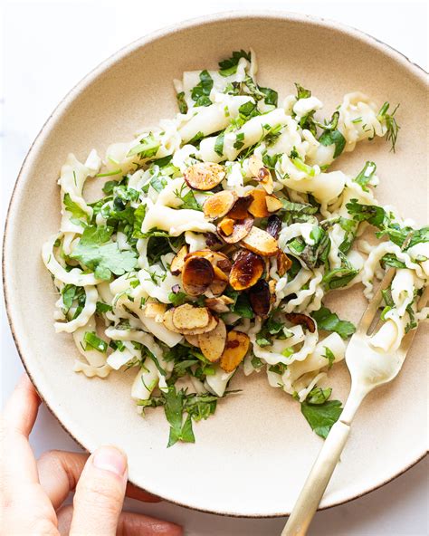 green-goddess-pasta-15-minute-dinner-recipe-justine image