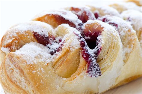 blackberry-pastry-bread-food-gardening-network image
