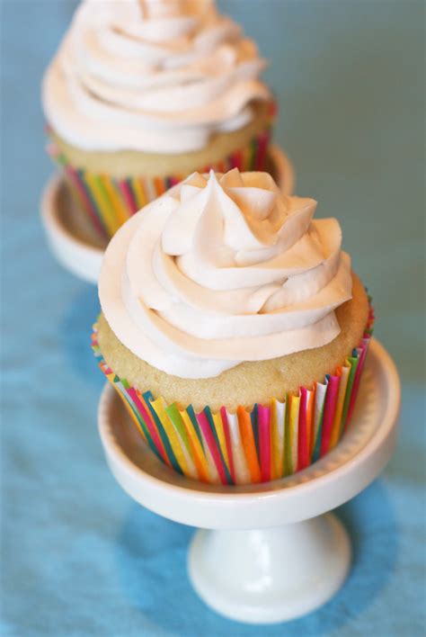 gluten-free-vegan-vanilla-cupcakes-sarah-bakes image