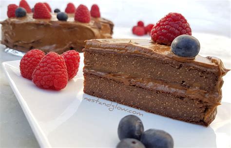 vegan-quinoa-chocolate-cake-with-avocado-frosting image