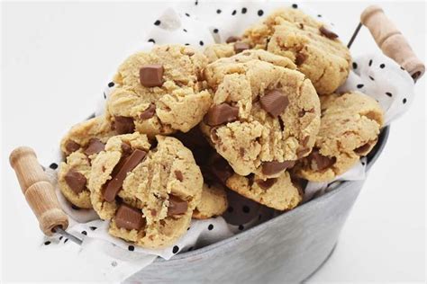 gluten-free-chocolate-chip-cookies-keto image