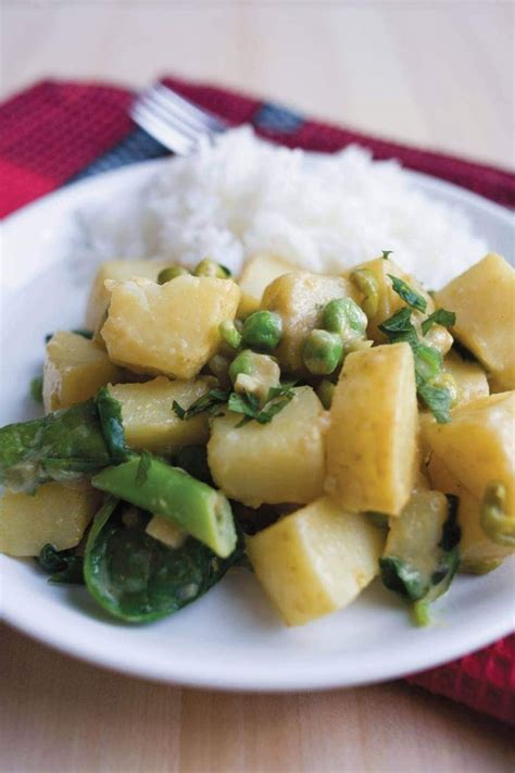 potato-and-pea-curry-healthy-food-guide image