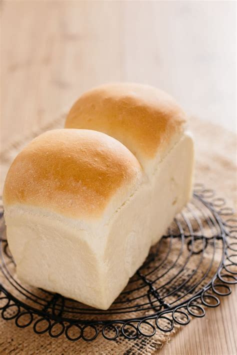 shokupan-japanese-milk-bread-loaf-chopstick image