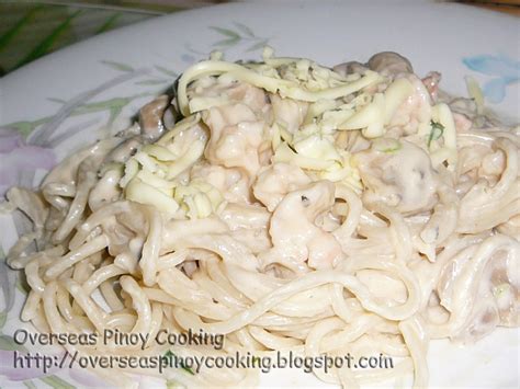 spaghetti-with-clam-and-shrimp-in-white-sauce image