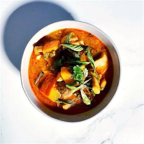 red-thai-curry-with-chicken-and-kabocha-squash image