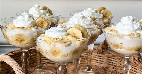 the-best-easy-boozy-banana-pudding-parfaits image