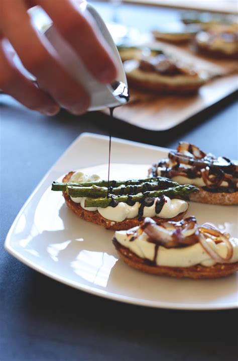 whipped-bleu-cheese-bites-with-balsamic-reduction image