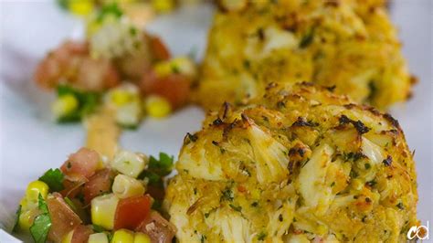 how-to-make-the-best-crab-cakes-no-bready-filler image