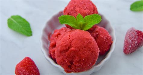 5-minute-strawberry-frozen-yogurt-flavors-treat image
