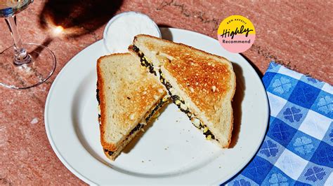 the-grand-central-oyster-bar-caviar-sandwich-makes-me image