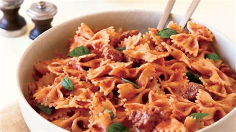 farfalle-with-sausage-tomatoes-and-cream-bon image