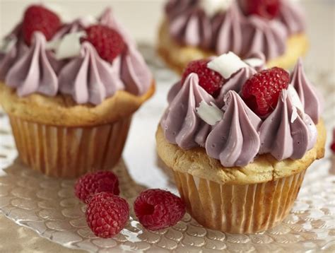 white-chocolate-chip-raspberry-cupcakes-duncan image