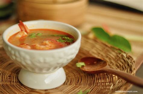 thai-hot-and-sour-soup-tom-yum-goong image