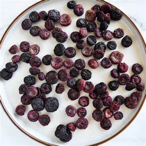 oven-dried-blueberries-healthy-snack-hint-of-healthy image