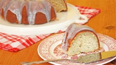 banana-coffee-cake-with-sour-cream-glaze-tablespooncom image