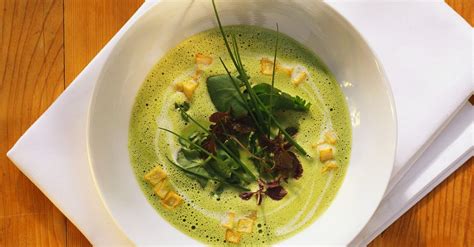 spinach-soup-with-diced-potatoes-recipe-eat-smarter image