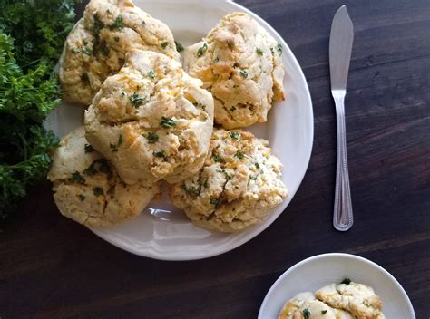 how-to-make-red-lobsters-cheddar-biscuits-a image