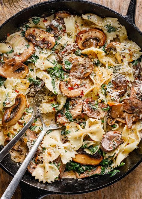 one-pot-garlic-parmesan-pasta-with-spinach-and-mushrooms image