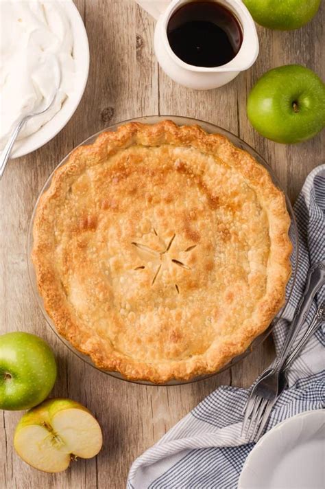 maple-cream-apple-pie-a-classic-twist image