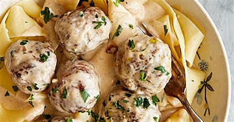 swedish-meatballs-with-cream-of-mushroom-soup image