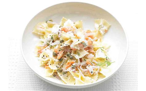 farfalle-pasta-with-smoked-salmon-and-cream-cheese image
