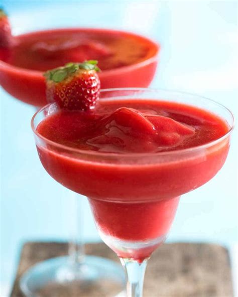 frozen-strawberry-daiquiri-recipetin-eats image