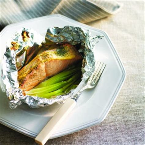 dilled-salmon-with-leek-parcels-recipe-chatelainecom image