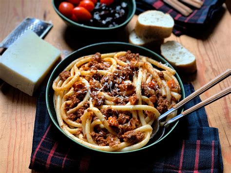 greek-spaghetti-with-meat-sauce-makaronia-me-kima image