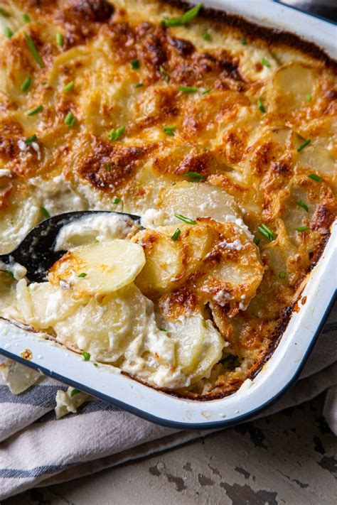 ultimate-three-cheese-potatoes-au-gratin-country image