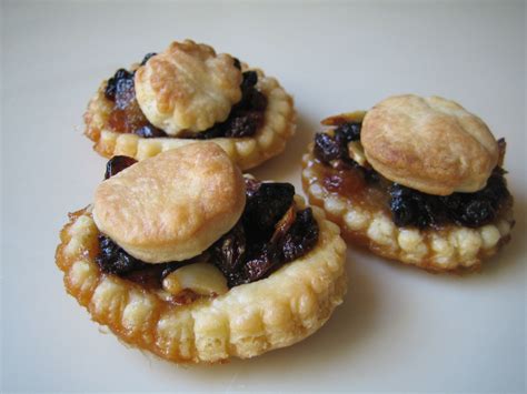 melt-in-the-mouth-mini-mincemeat-pies-malajube image