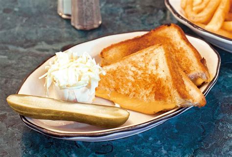 classic-grilled-cheese-sandwich-recipe-leites-culinaria image