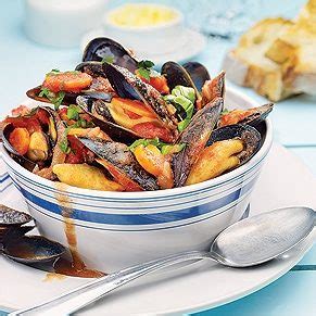 mussels-with-tomatoes-white-wine-and-garlic image