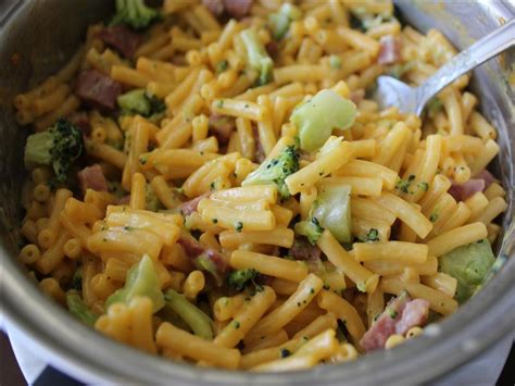 ham-and-cheese-macaroni-with-broccoli-lunch image
