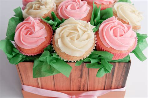 how-to-build-a-cupcake-bouquet-mimi-jus-kitchen image