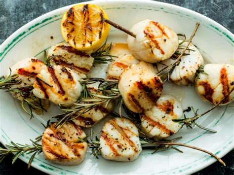 rosemary-lemon-grilled-scallops-recipe-and-nutrition image