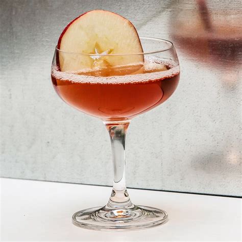 washington-apple-cocktail-recipe-liquorcom image