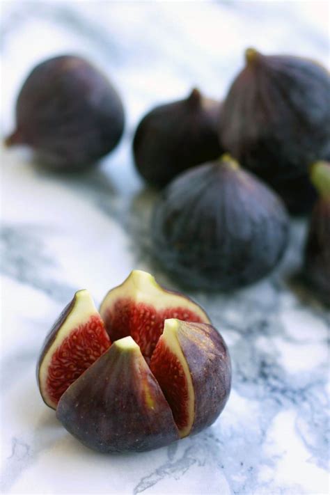 baked-figs-with-goat-cheese-happy-kitchen image
