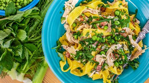rachaels-rotisserie-chicken-ragu-with-bacon-and-peas image